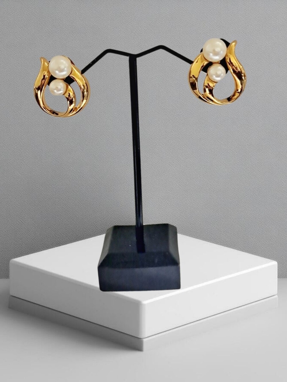 Gold Tone Post Earrings w/ Posts. 0.75" NWOT